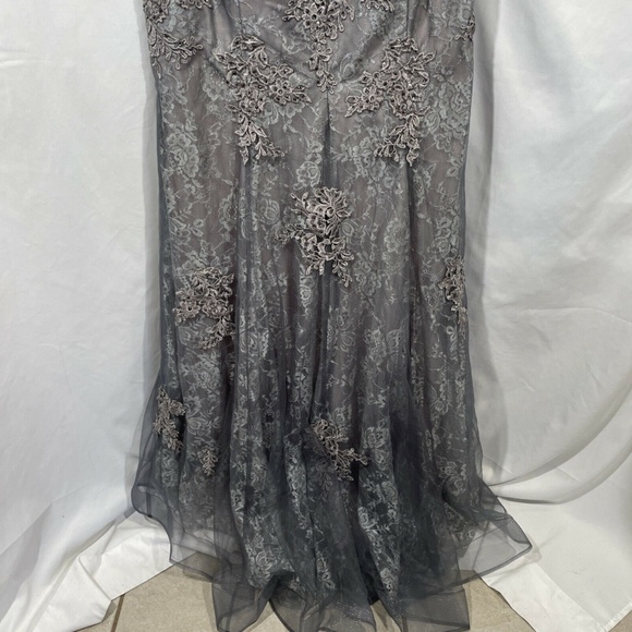 NEW La‎ Femme Lace Off Shoulder Fit & Flare Gown W/ Train Pink/Grey [SZ 6 ] - Picture 11 of 12